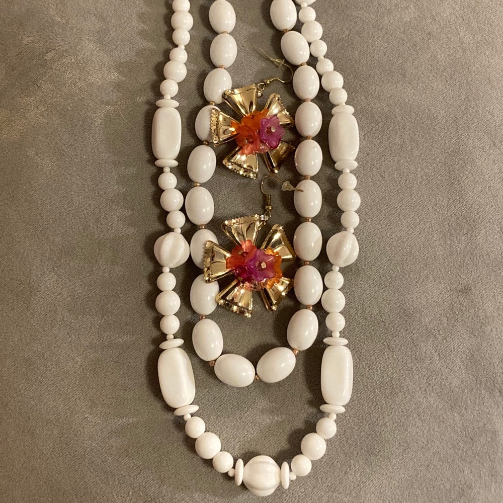 4/$10 Vintage Necklace and Earrings Lot